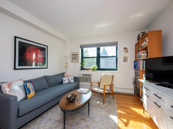 1885 Lexington Avenue image 1 of 6