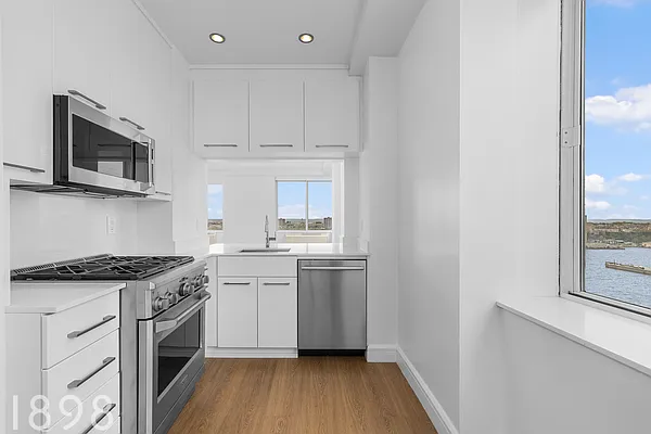 Rented by A&E Real Estate Management | media 18