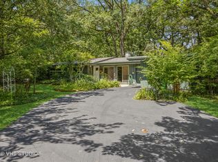 6489 Blackhawk Trl, Indian Head Park, IL 60525