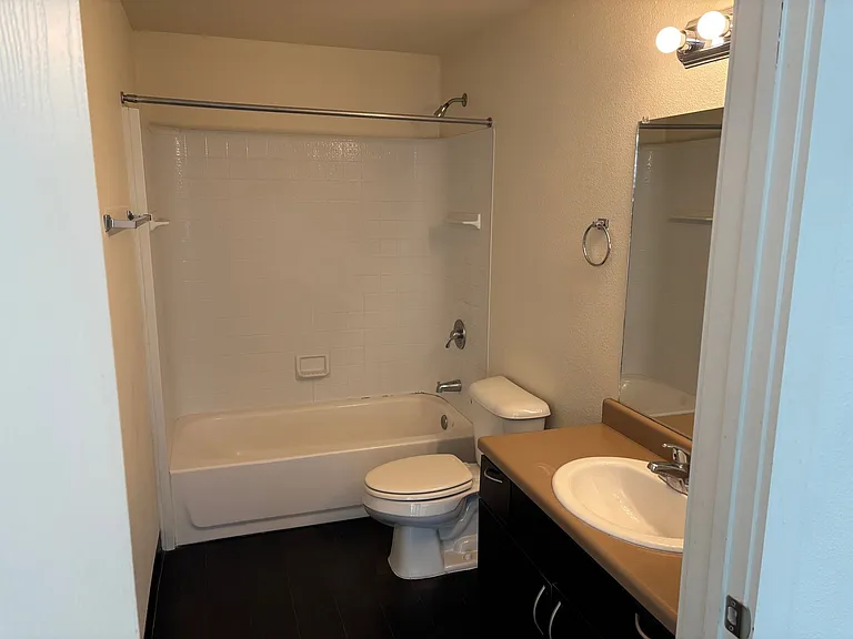 517 Gold Ave SW — Photo 4