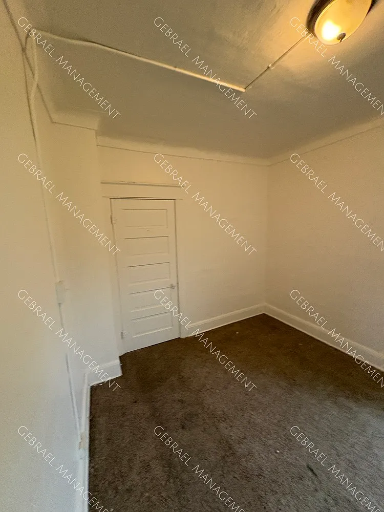 Building Photo - 1303 Root St #1
