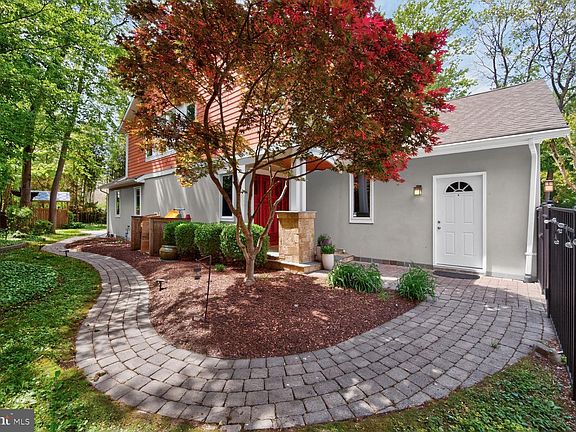 4th image of 3420 Cohasset Ave