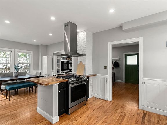 4th image of 48 Bettinson Ave