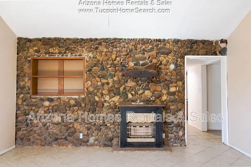 3 bed, 2.0 bath, 1515 sqft, $1,495 — Photo 3