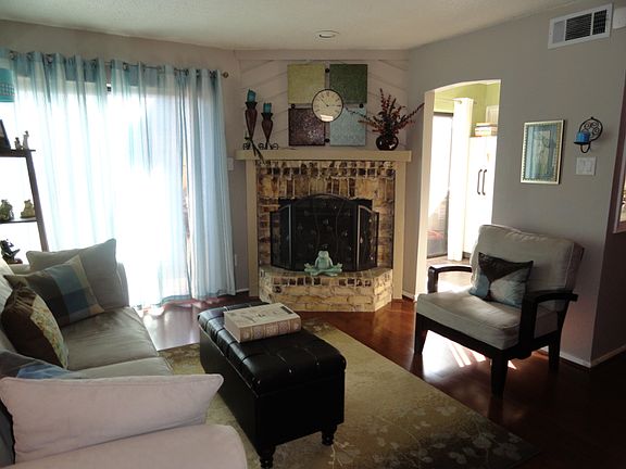4th image of 2618 Piedras Dr