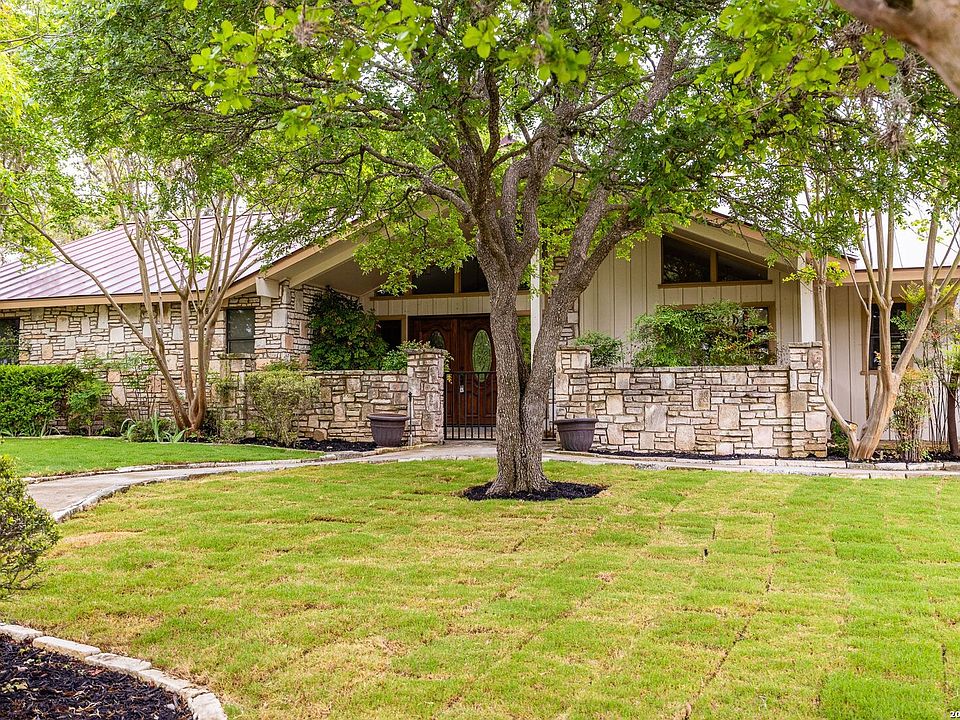 1st image of 207 SPRING MILL DR