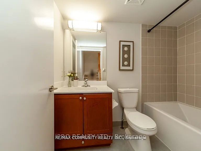 315 Village Green Sq #Townhouse 51 — Photo 27