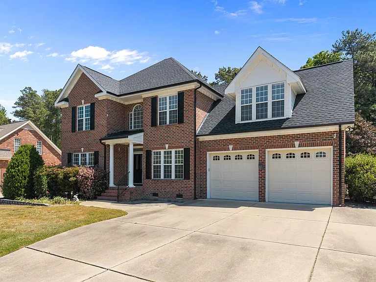 1325 Old Regent Dr — Photo 3