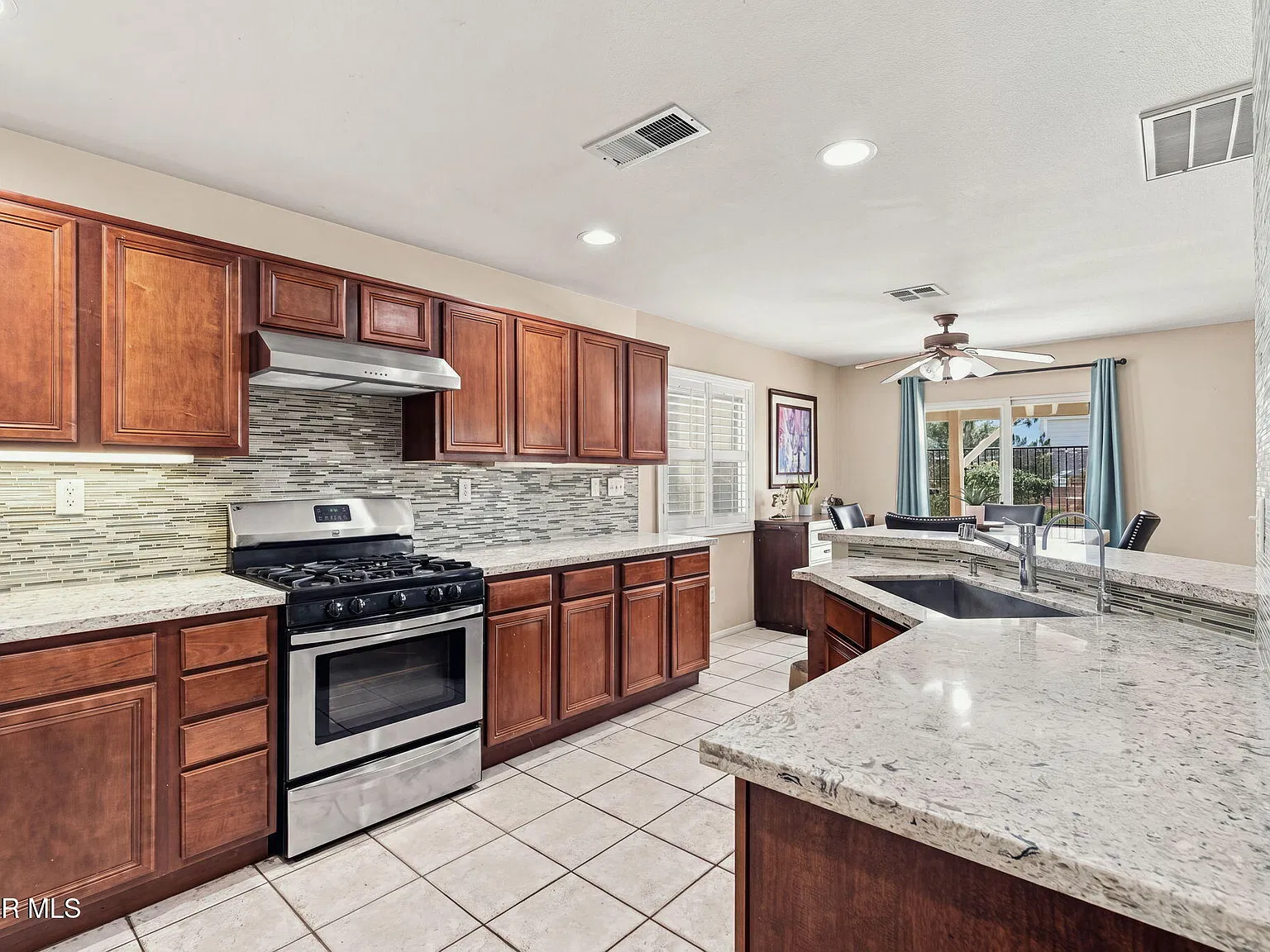 3 bed, 3.0 bath, 1788 sqft, $4,200 — Photo 4