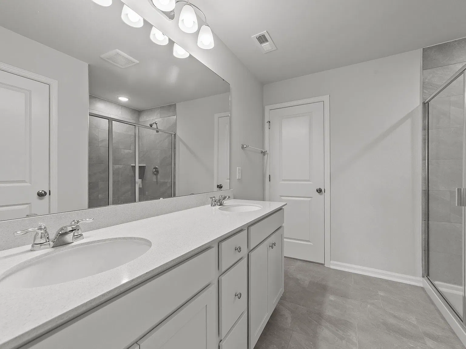 3 bed, 2.5 bath, $2,100 — Photo 3