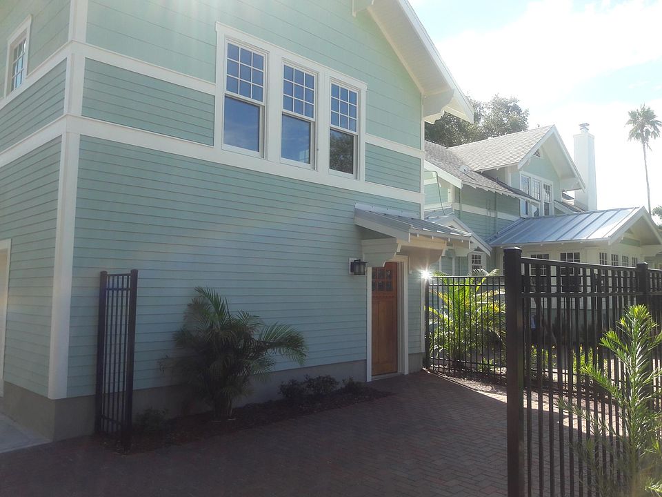 1st image of 105 14th Ave NE