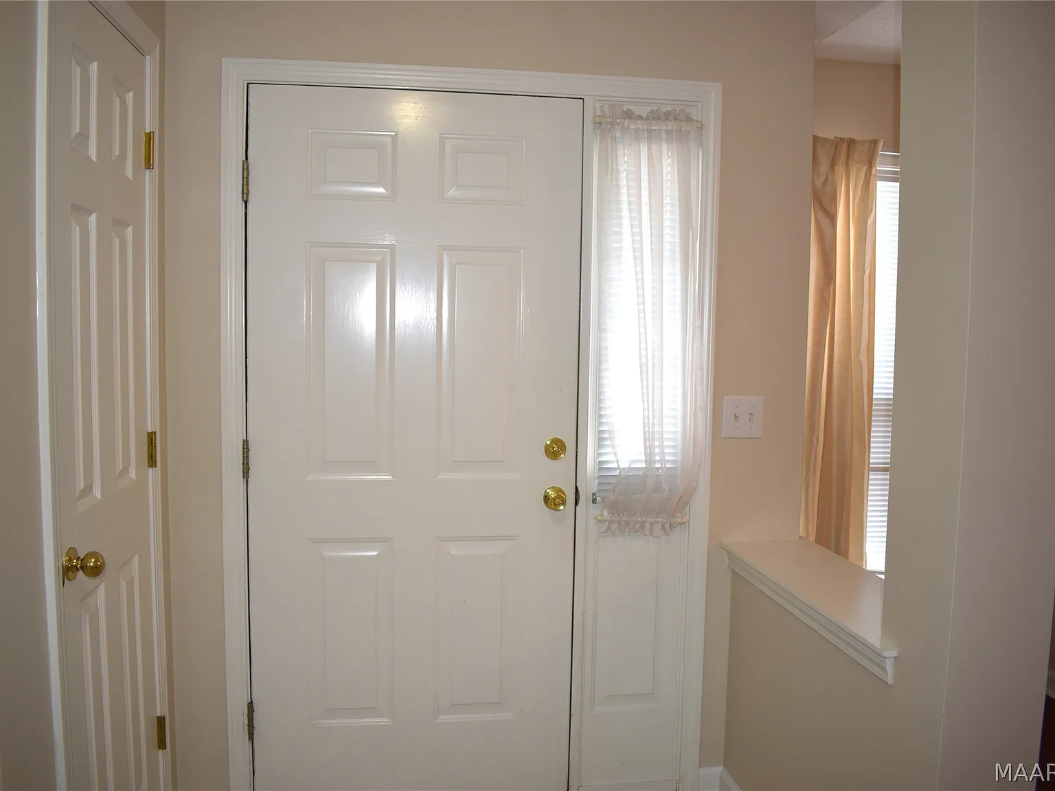 3 bed, 2.0 bath, 1379 sqft, $1,350 — Photo 3