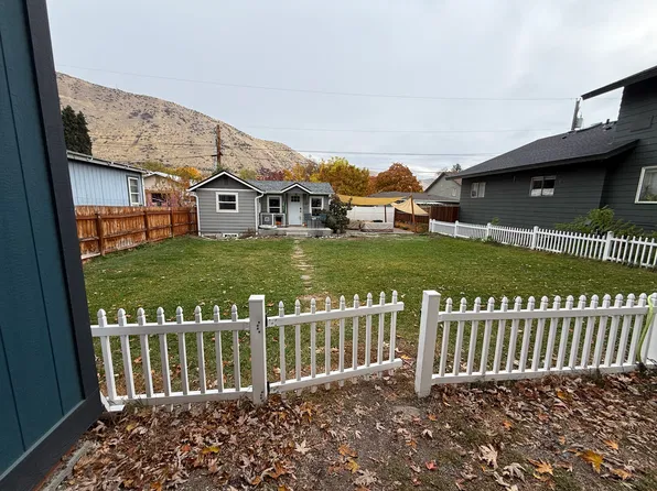 102 S Douglas St, Cashmere, WA 98815