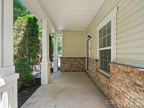 3rd image of 9228 Seamill Rd