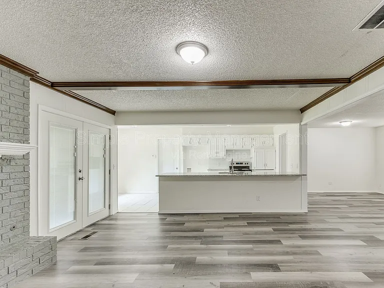 704 Pepperdine Ave — Photo 10