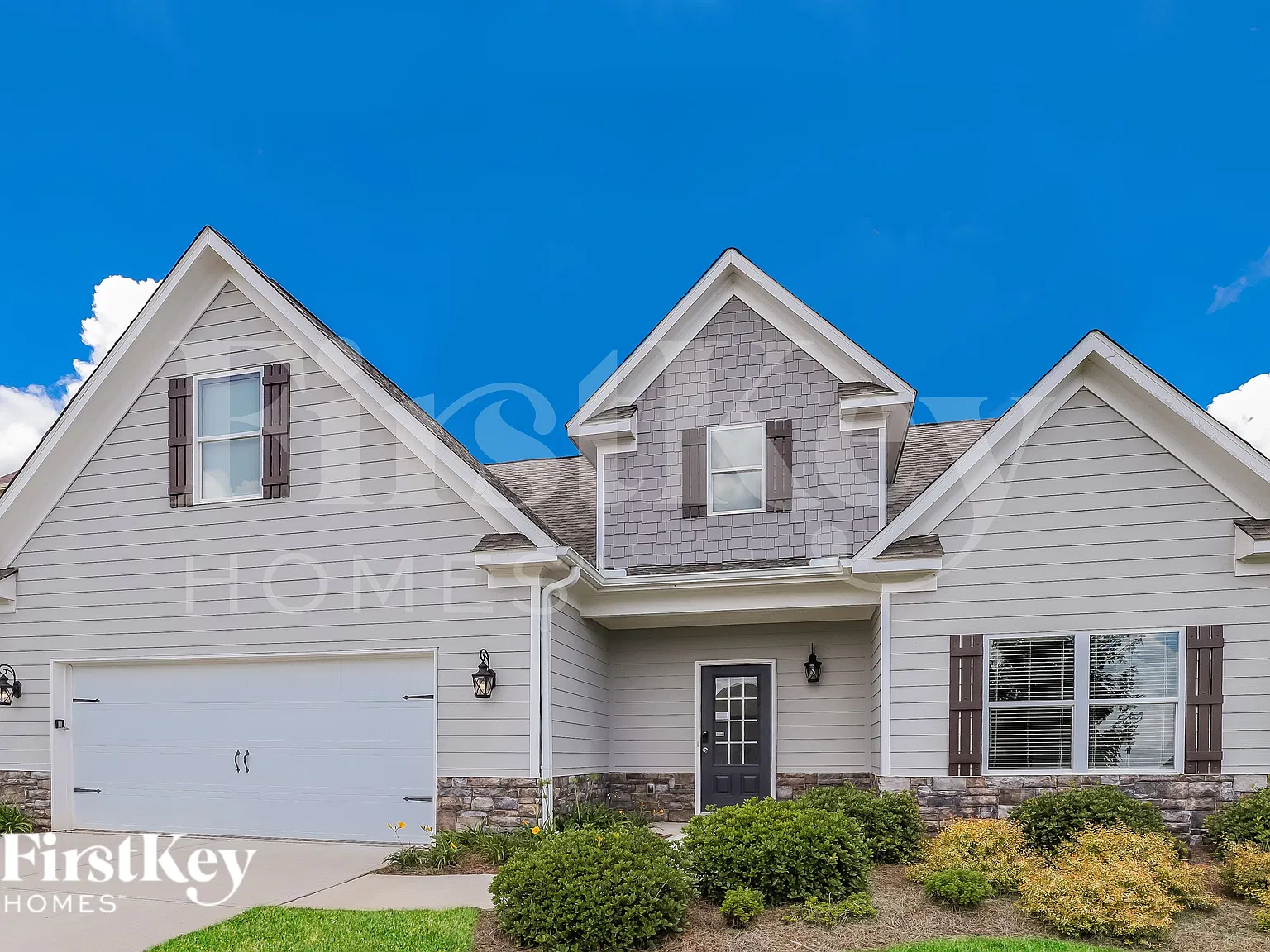 3 bed, 2.5 bath, 2600 sqft, $2,440 — Photo 2