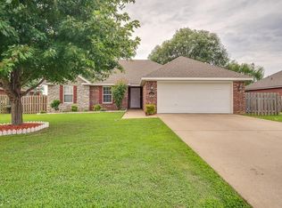 1413 Charles St, Pea Ridge, AR 72751