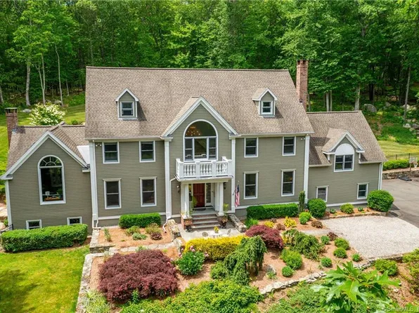 106 Boggs Hill Road, Newtown, CT 06470