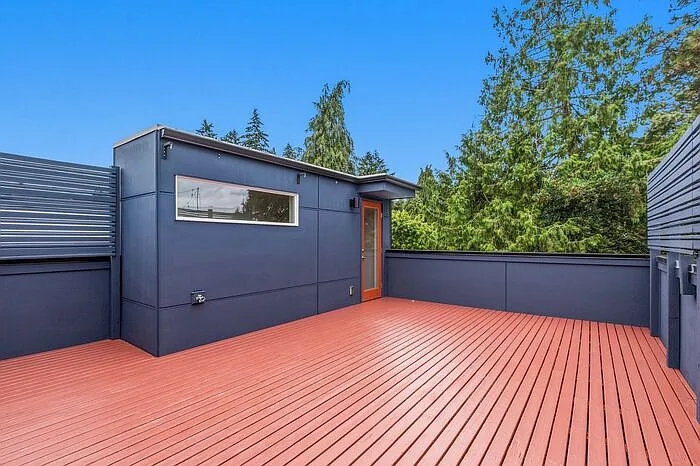 7325 Bainbridge Pl SW — Photo 2