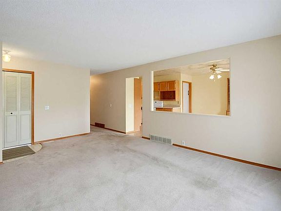 5th image of 8007 E Huntington St NE