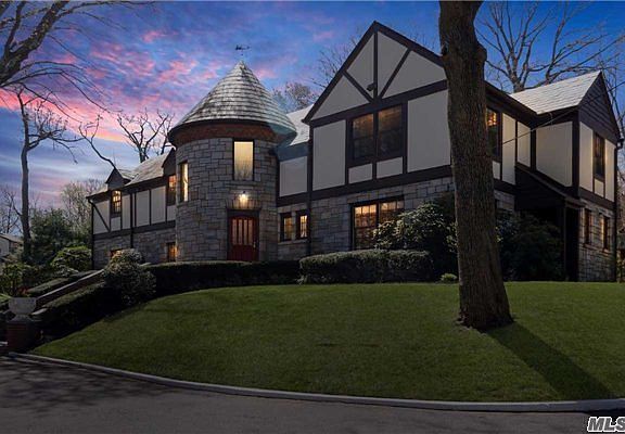 3rd image of 52 Mineola Ave