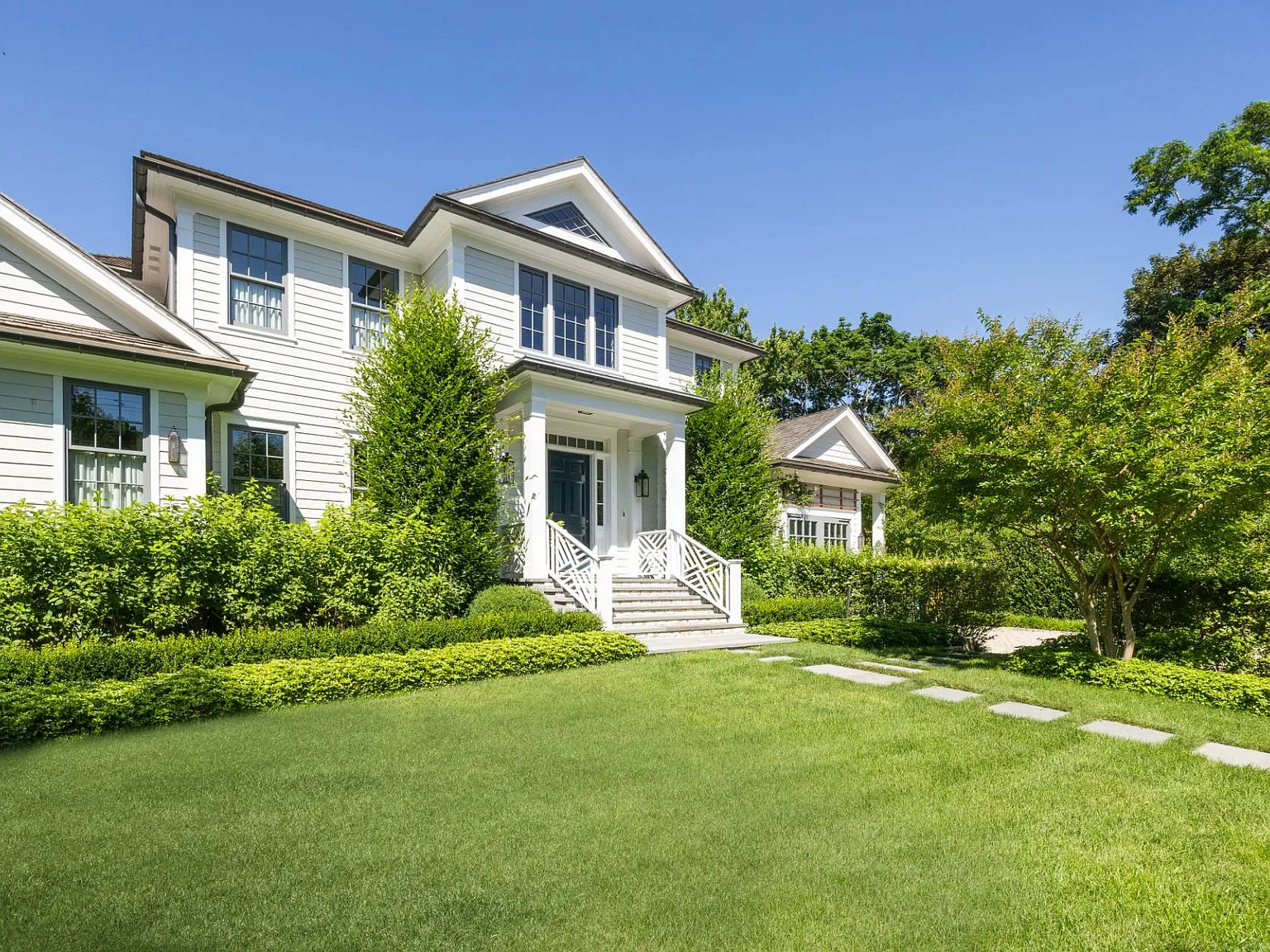 Western-Facing Sag Harbor Village Waterfront — Photo 4