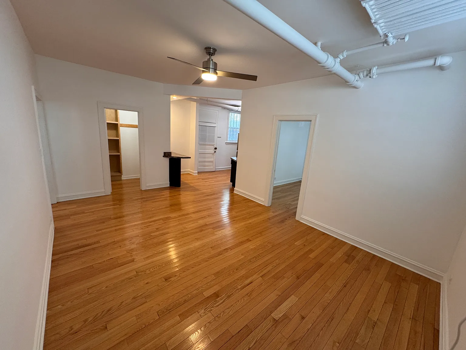 2 bed, 925 sqft, $2,000 — Photo 3