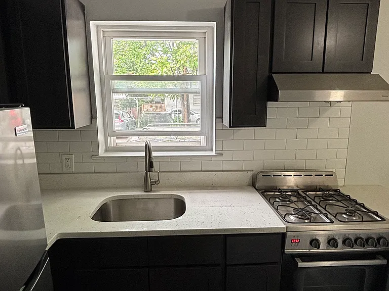 420 W 7th St #5 — Photo 5