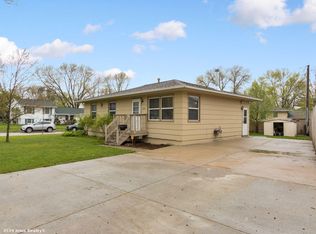 332 Cherry Hill Rd NW, Cedar Rapids, IA 52405