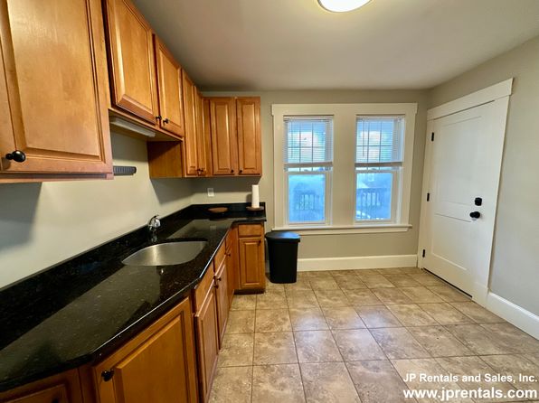 4094 Washington St APT 1L