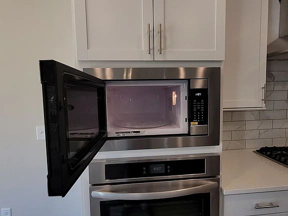 5th image of 6836 Benjamin Dr
