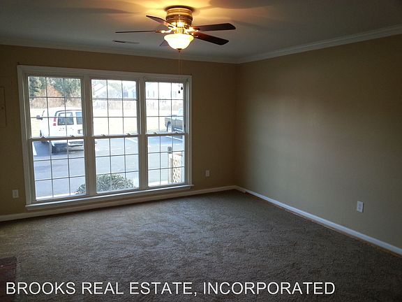 4th image of 303 Amersham Dr