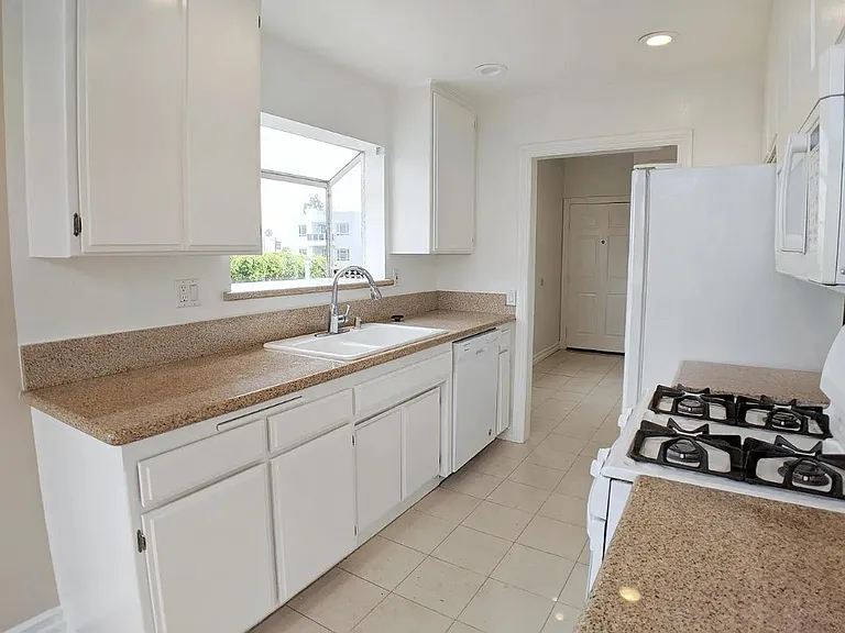 Carmelina Lofts — Photo 10