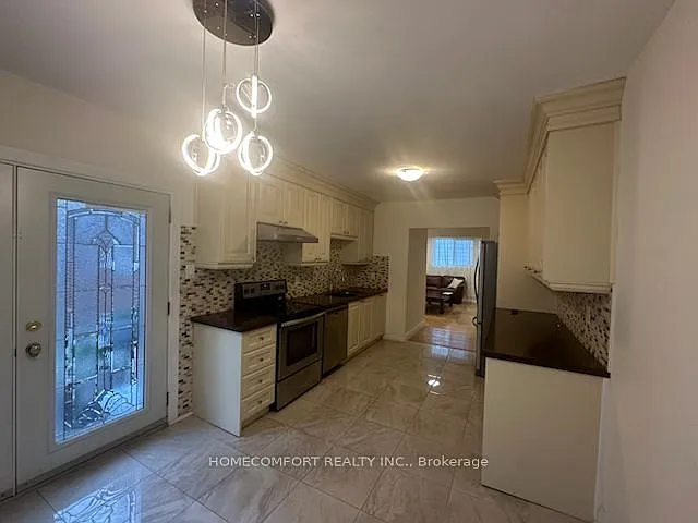 70 Hunt Ave — Photo 2