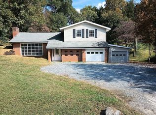 5842 Grace Chapel Rd, Hickory, NC 28601