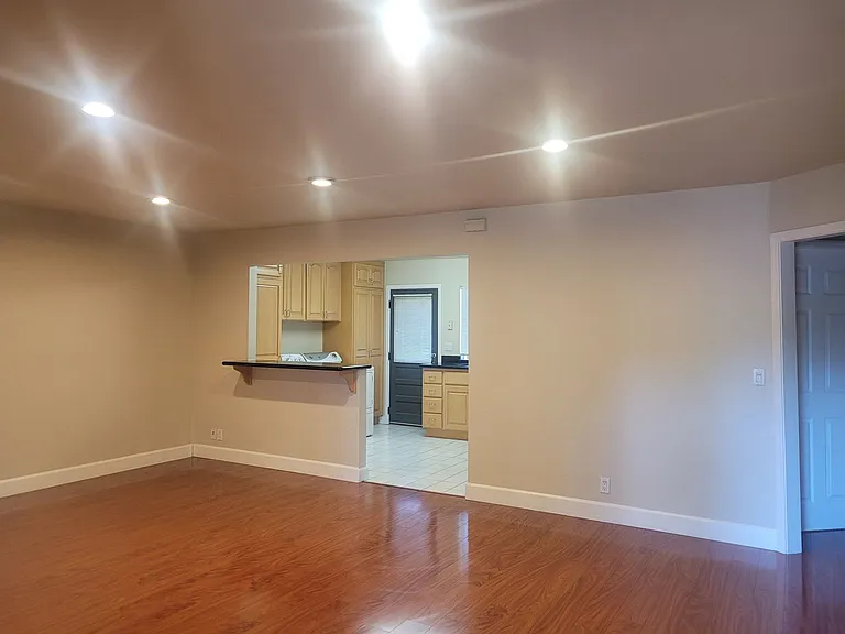 1908 Hackett Ave — Photo 6