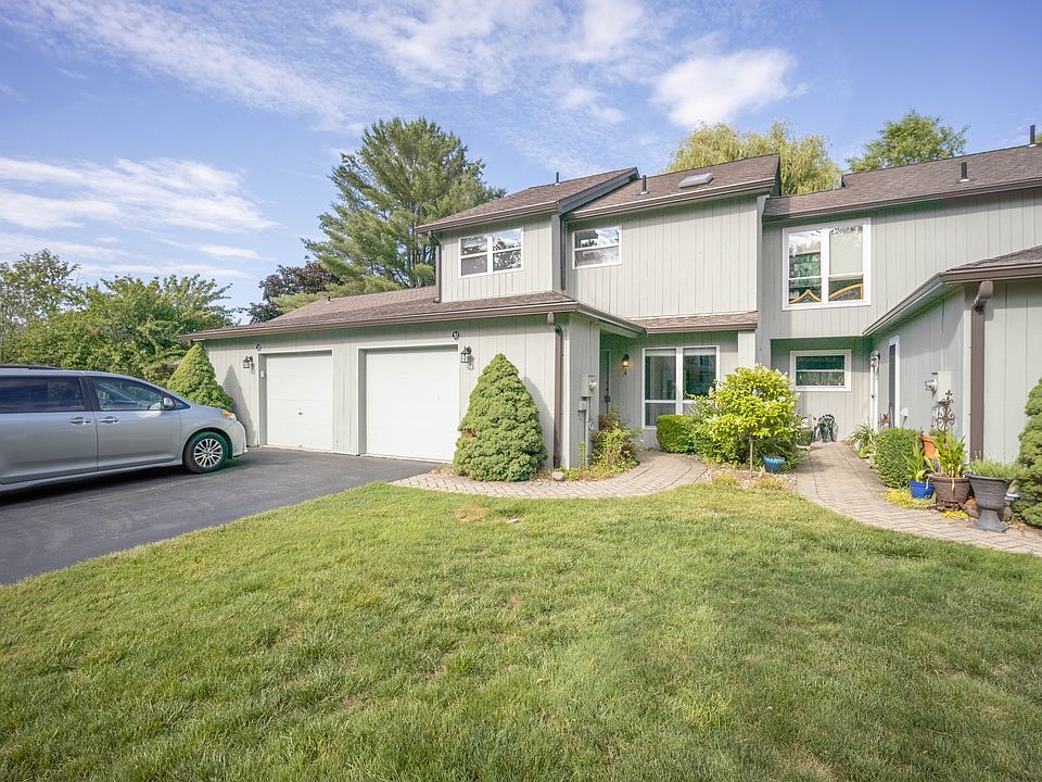 1st image of 31 Pond Dr W