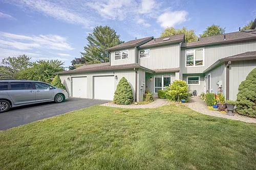 31 Pond Dr W Photo 1