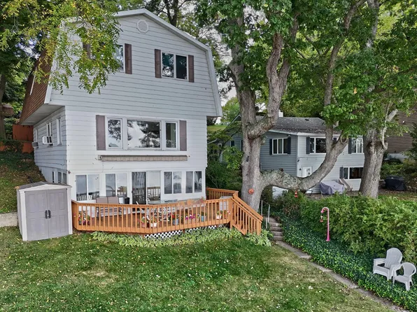 92318 Mariner Dr, Benton Harbor, MI 49022