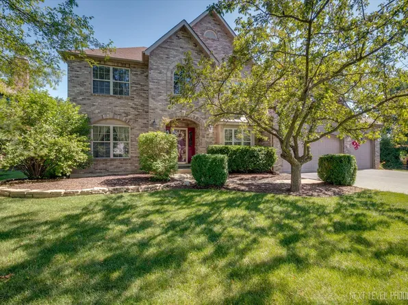 775 Evergreen Ln, Sugar Grove, IL 60554