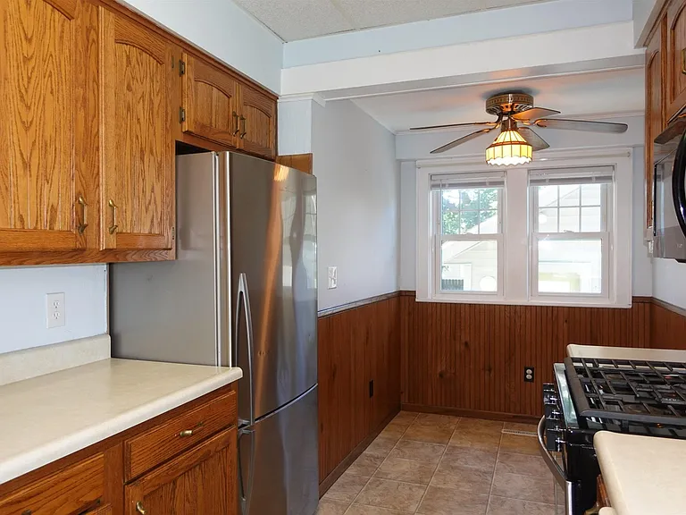 914 E Losey St — Photo 14