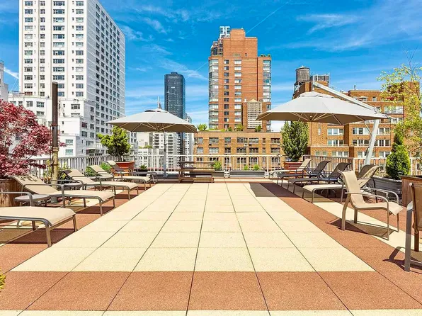 301 East 62nd Street image 12 of 12