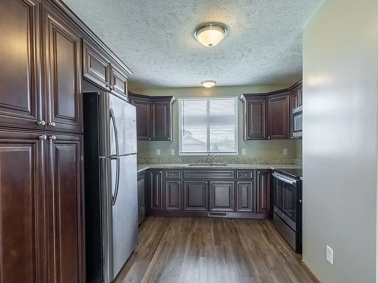 2849 W Rose St — Photo 9