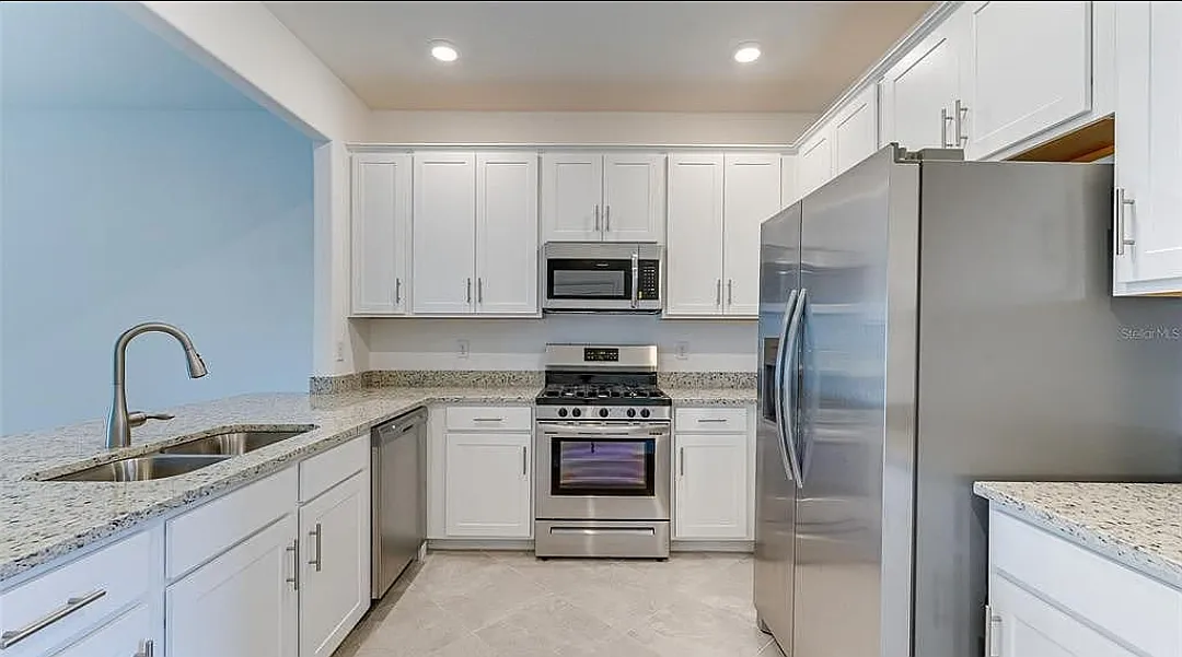 3 bed, 1879 sqft, $2,800 — Photo 2