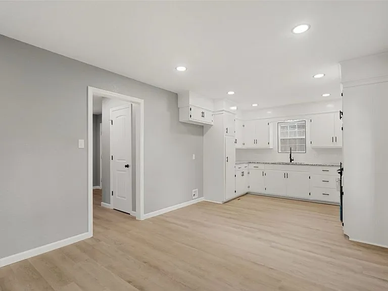 2108 Boston St — Photo 16