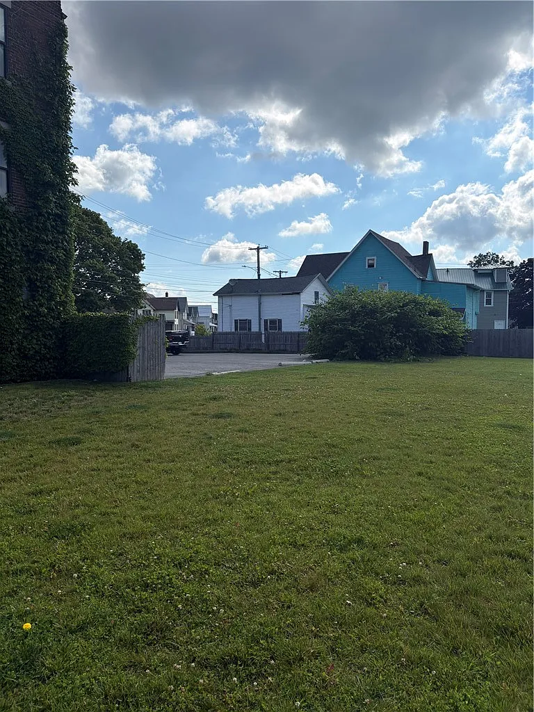 Studio, 1.0 bath, 300 sqft, $1,050 — Photo 3