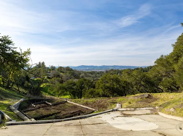 5251 Vista Grande Drive, Santa Rosa, CA 95403