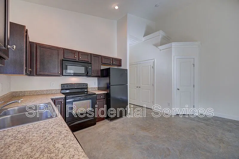 1 bed, 1.0 bath, 900 sqft, $1,325 — Photo 2