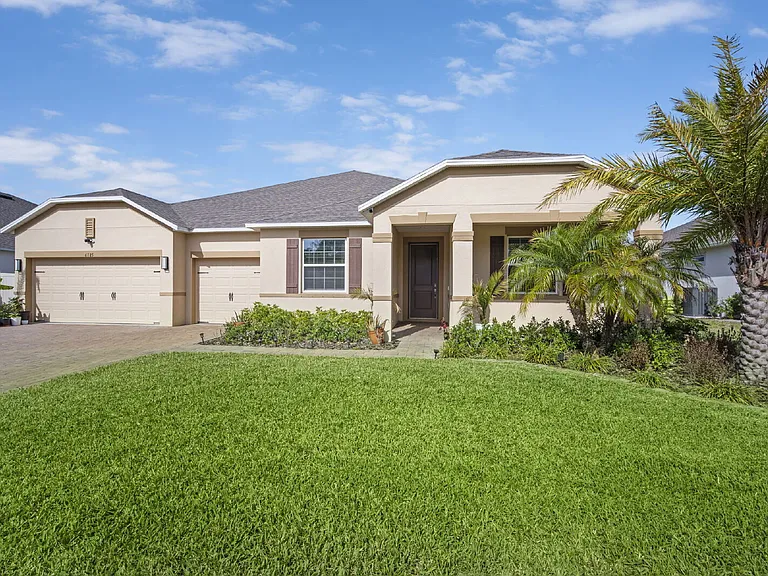 6185 Moonrise Dr — Photo 2