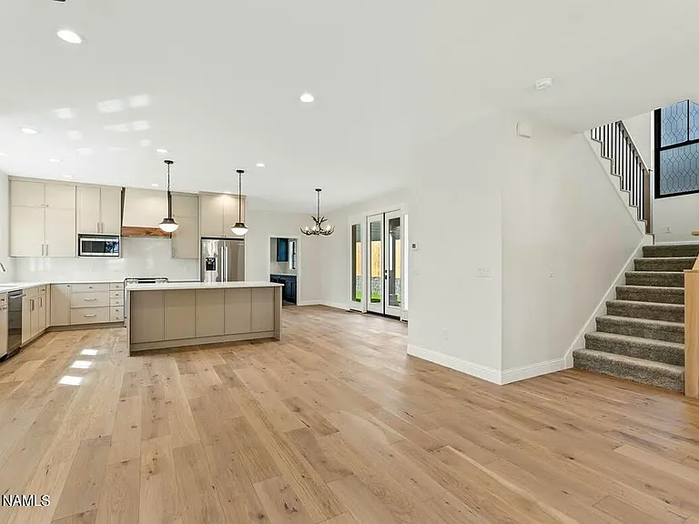 803 W Aspen Ave — Photo 6